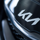 La gente confunde el logo de Kia con la marca de coches inexistente 'KN'